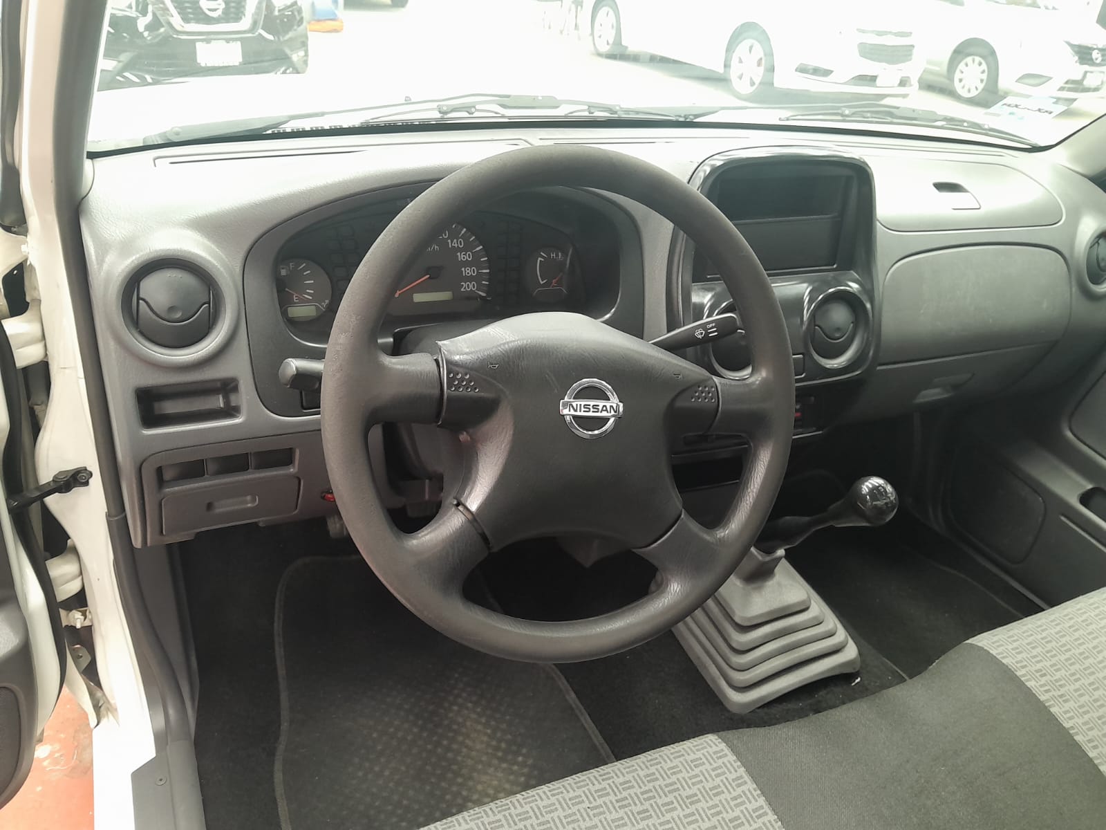 Nissan NP300 2.4 Chasis Dh Mt
